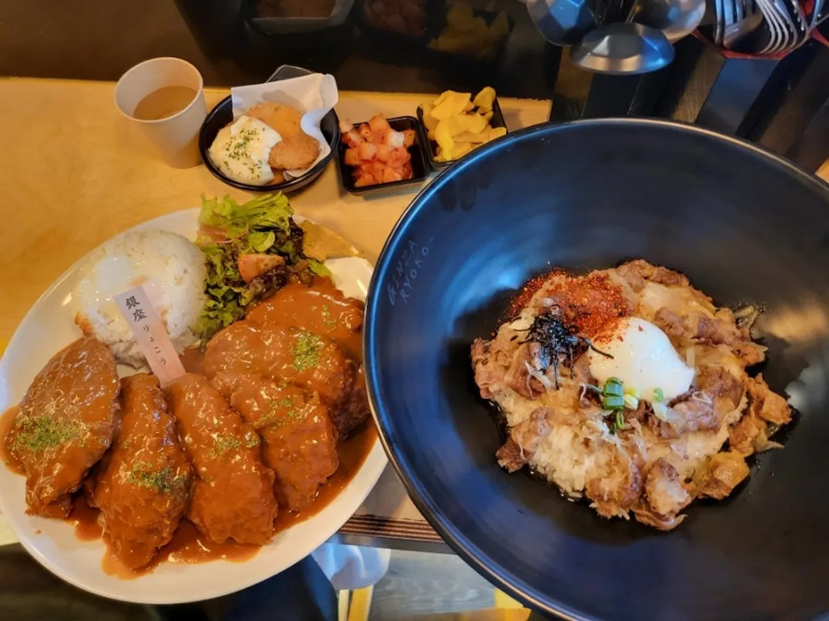 Self-bar with tableware, kimchi, and pickled radish at Gin Jaryoko Ansan Gojan Branch