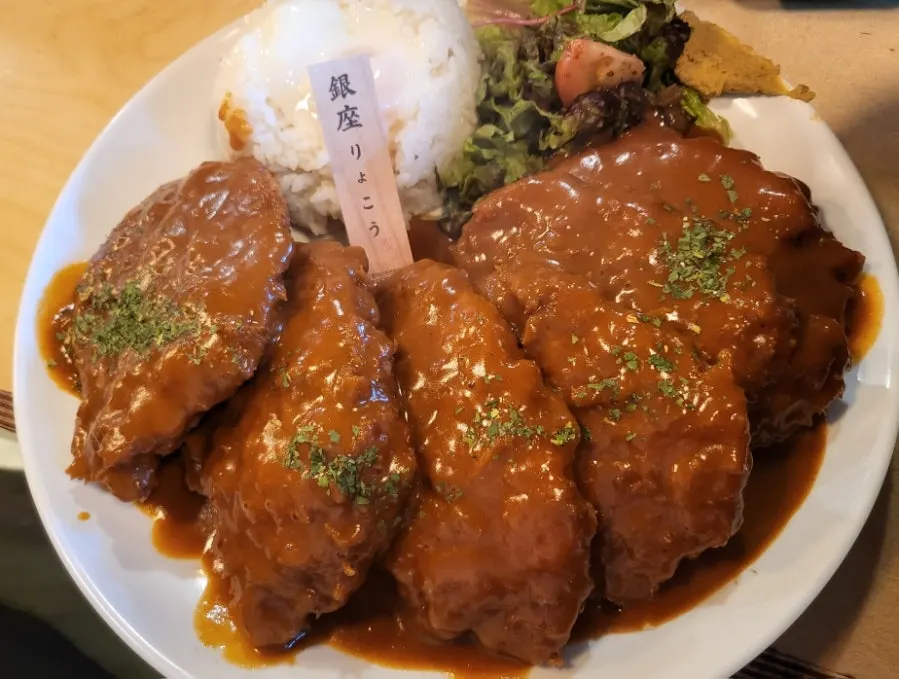 Six palm-sized pork cutlets served as part of the jumbo demiglace set