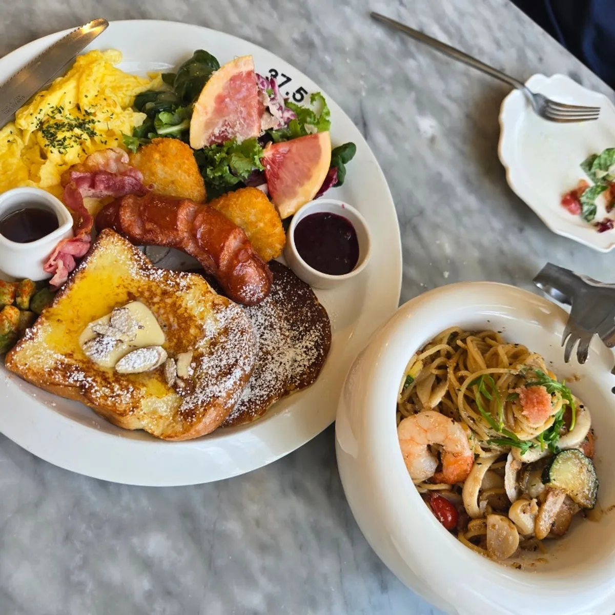 Signature brunch photo from 37.5 Signature Mia Branch