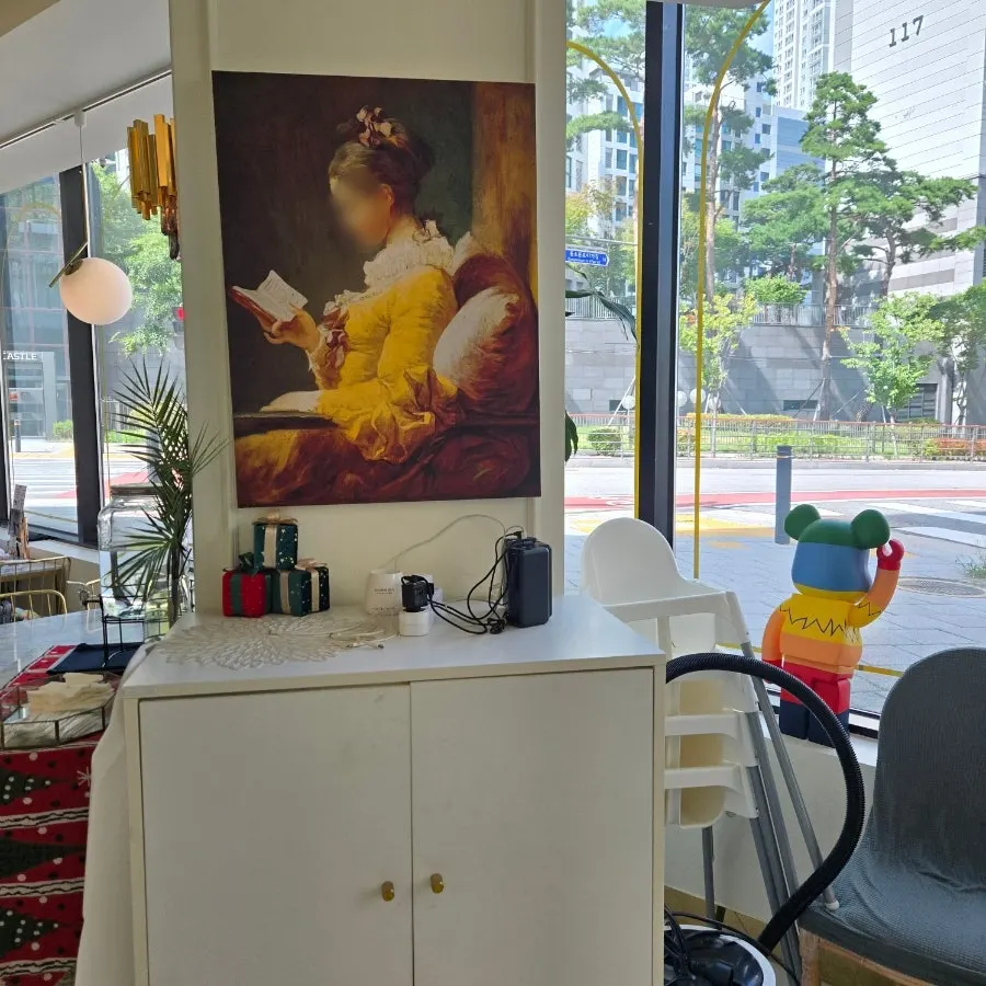 Clean interior of 37.5 Signature Mia Branch