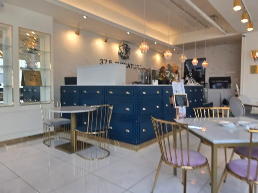 Seating arrangement at 37.5 Signature Mia Branch