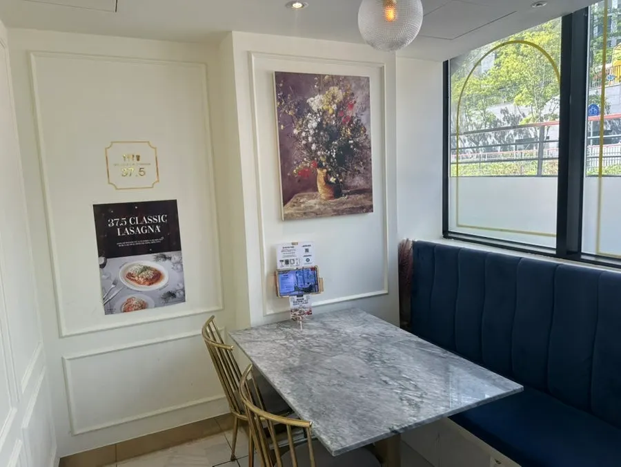Interior of 37.5 Signature Mia Branch