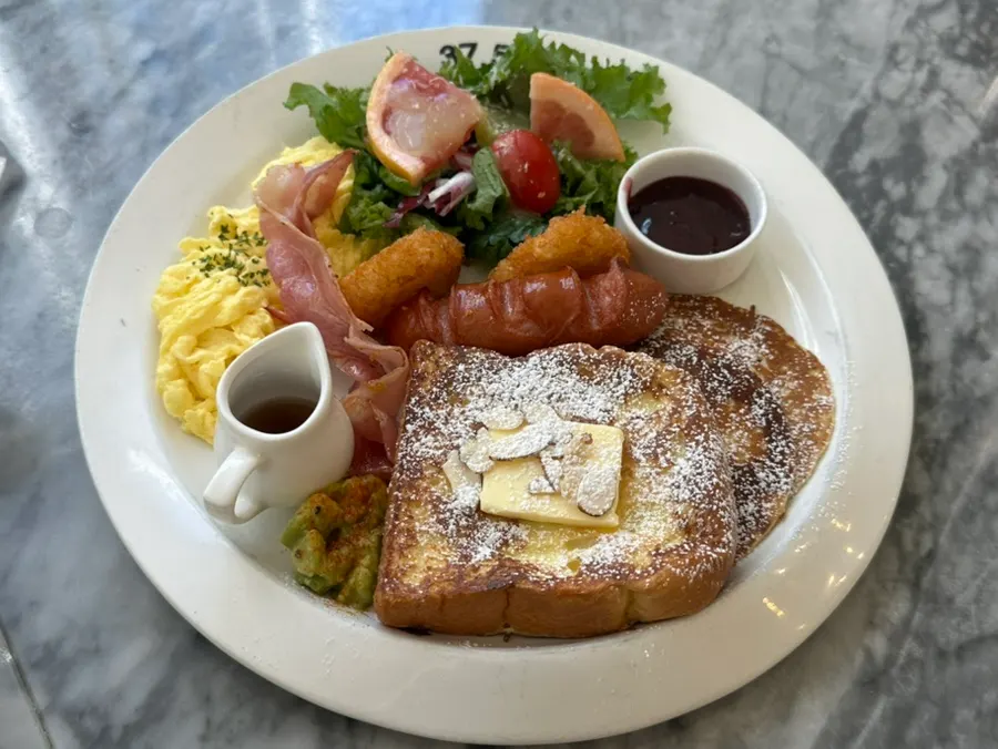 Hearty American-style brunch plate