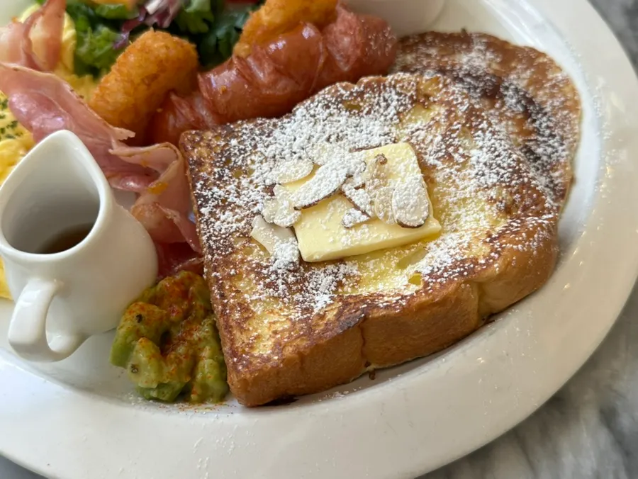 Lemon pancakes and French toast side dishes