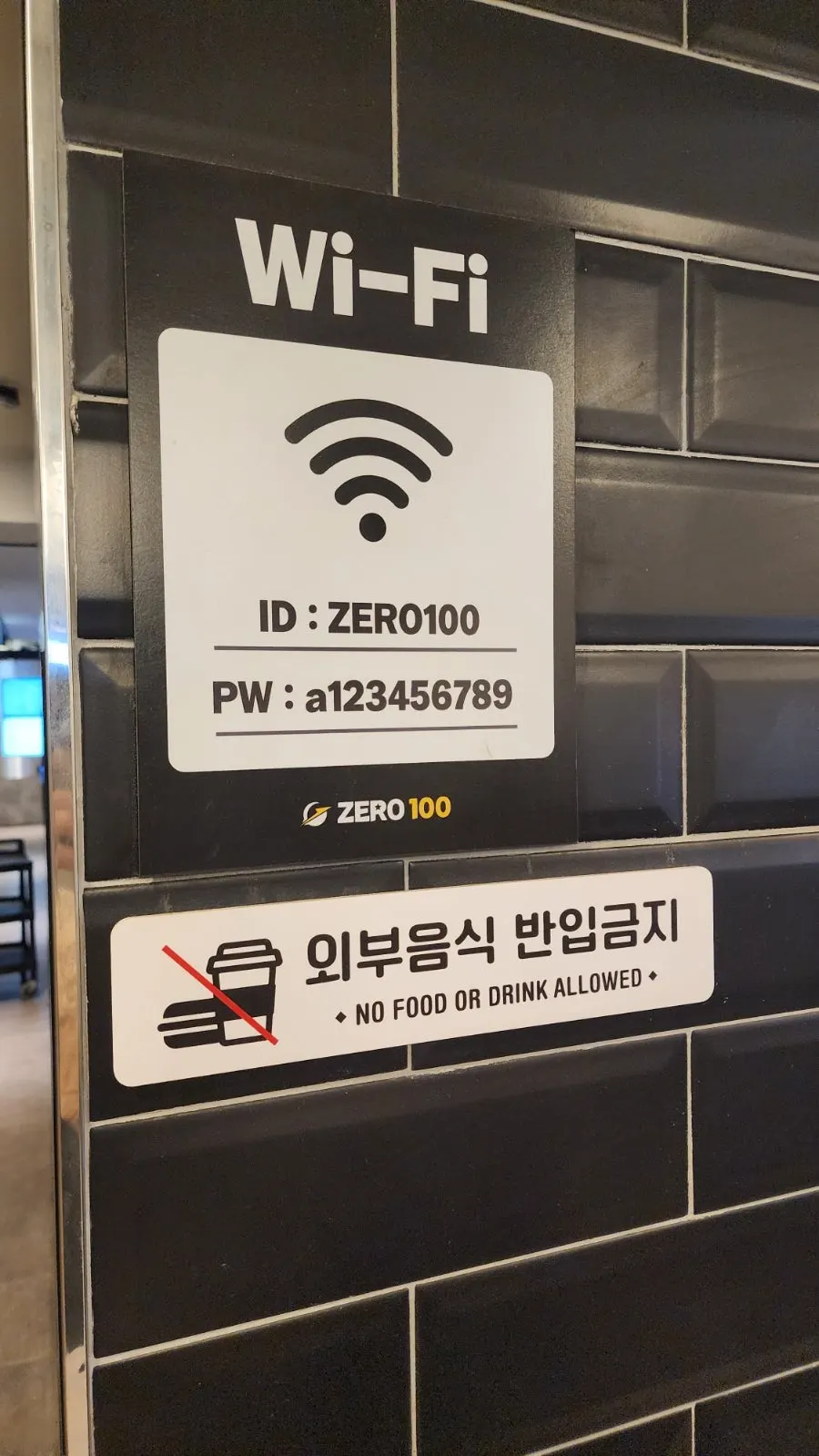 Area around the counter at ZERO100 PC Gireum