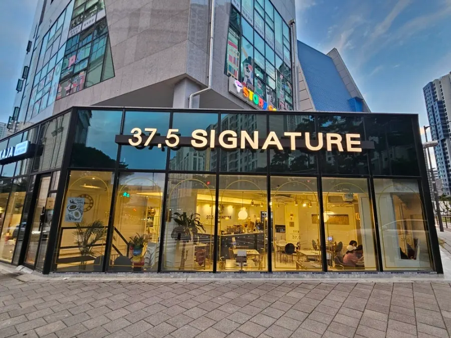 Exterior of 37.5 Signature Mia Branch in the Lotte Castle Clasia commercial building