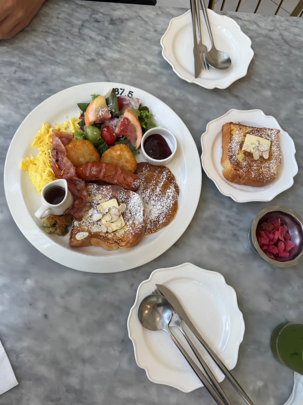A plate of hearty American-style brunch