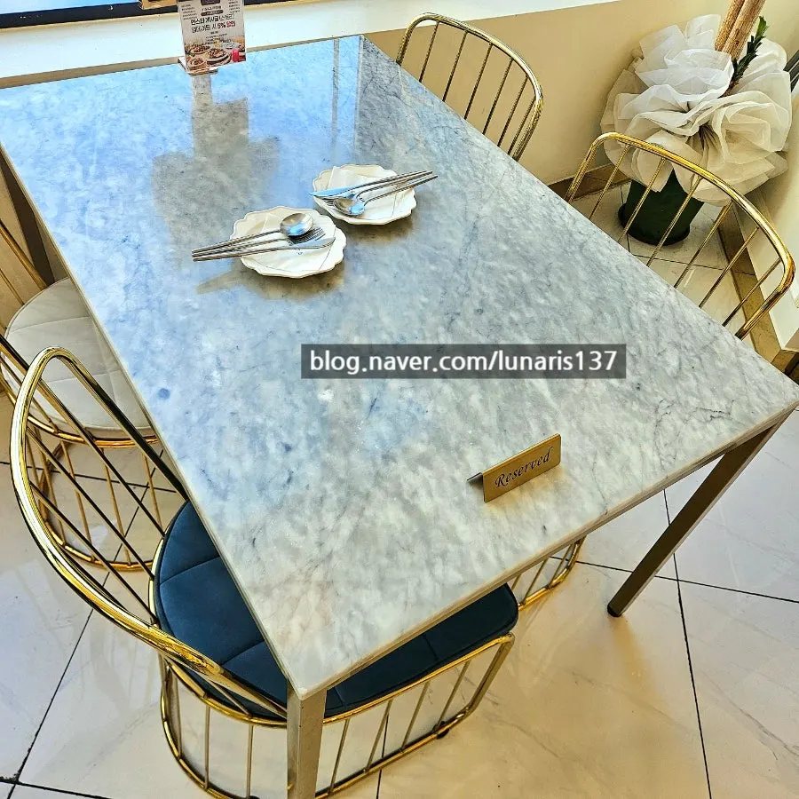 Seating area with a 4-person table