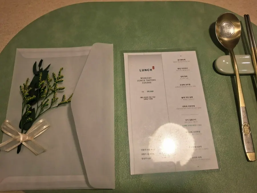 Table setting in a private dining room