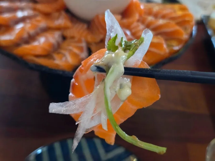 Salmon sashimi with wasabi, onion and water dropwort