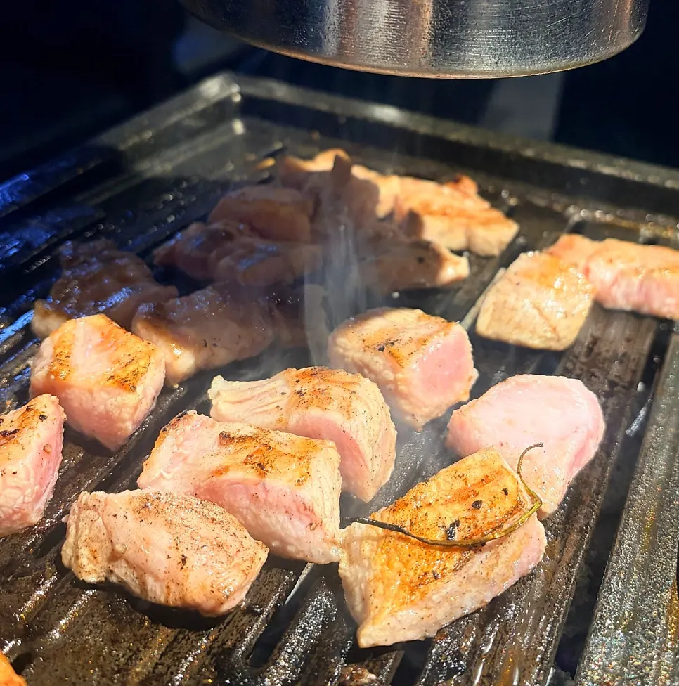 직원이 구워준 숙성 고기