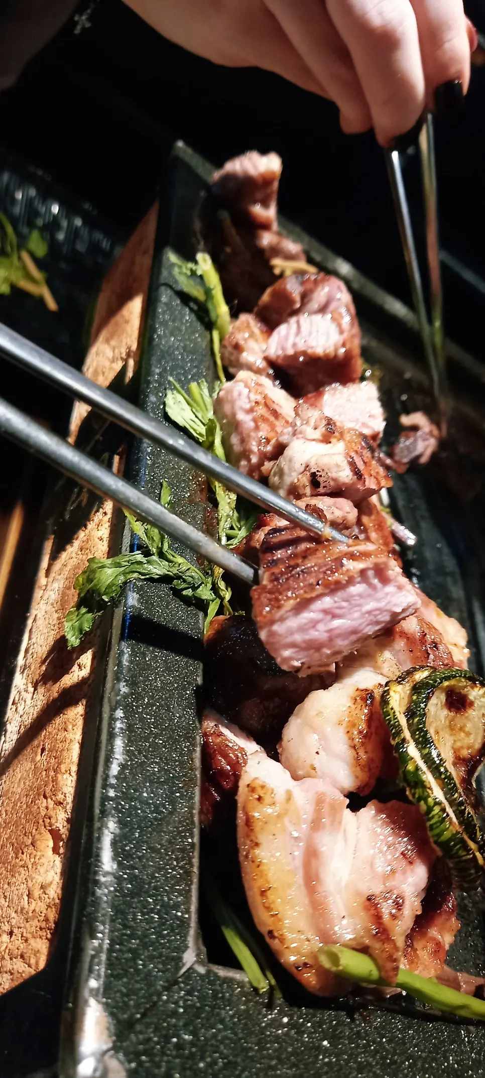 Paun bakar bersalut sos bersama daging