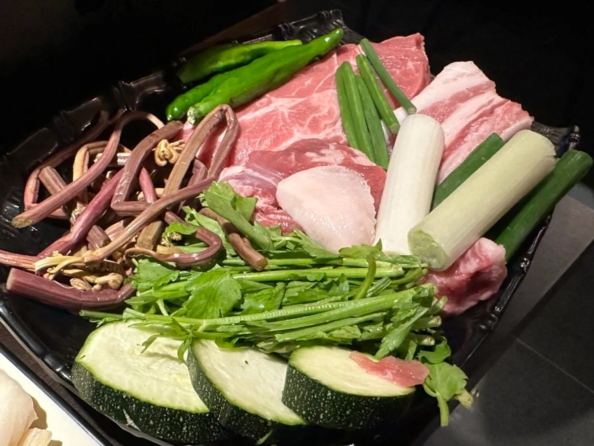 기운 강남역 본점 외관과 주변 골목