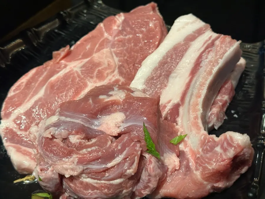 기운 세트 세 가지 부위 숯불 구이 상차림