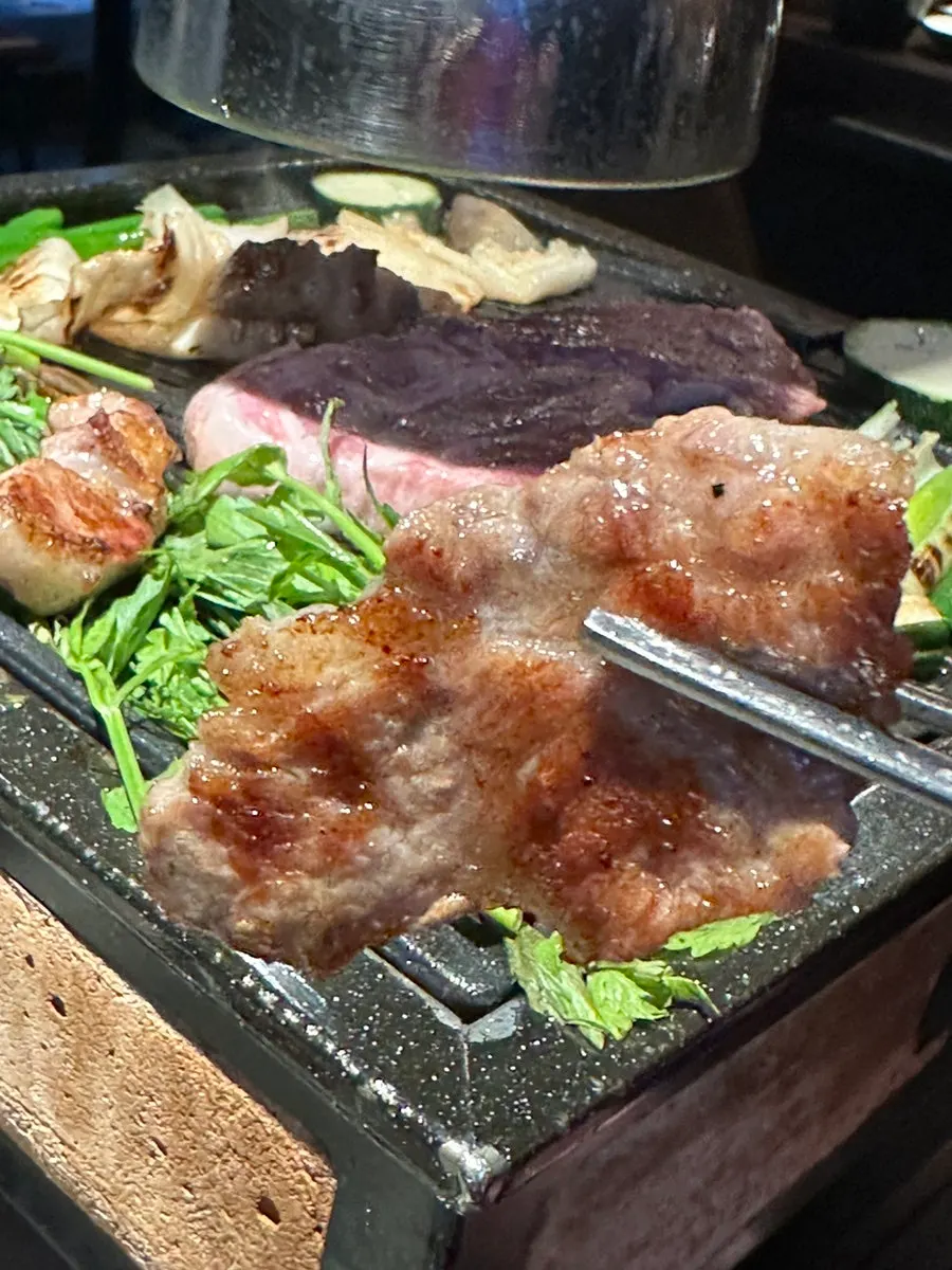 숯불 돼지구이와 생맥주 조합
