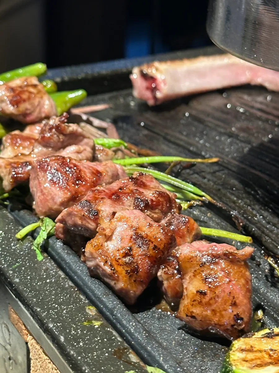 기운 강남역 본점 테이블 마무리 모습