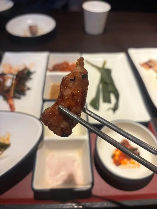 Golden-browned grilled hangjeongsal