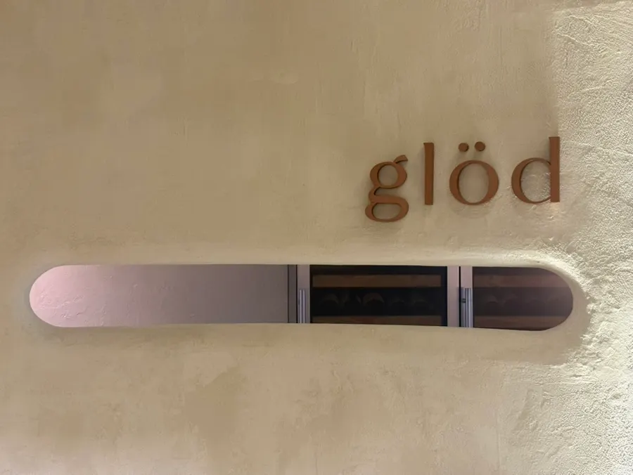 The alley leading up to the 2nd-floor entrance of Geullodeu