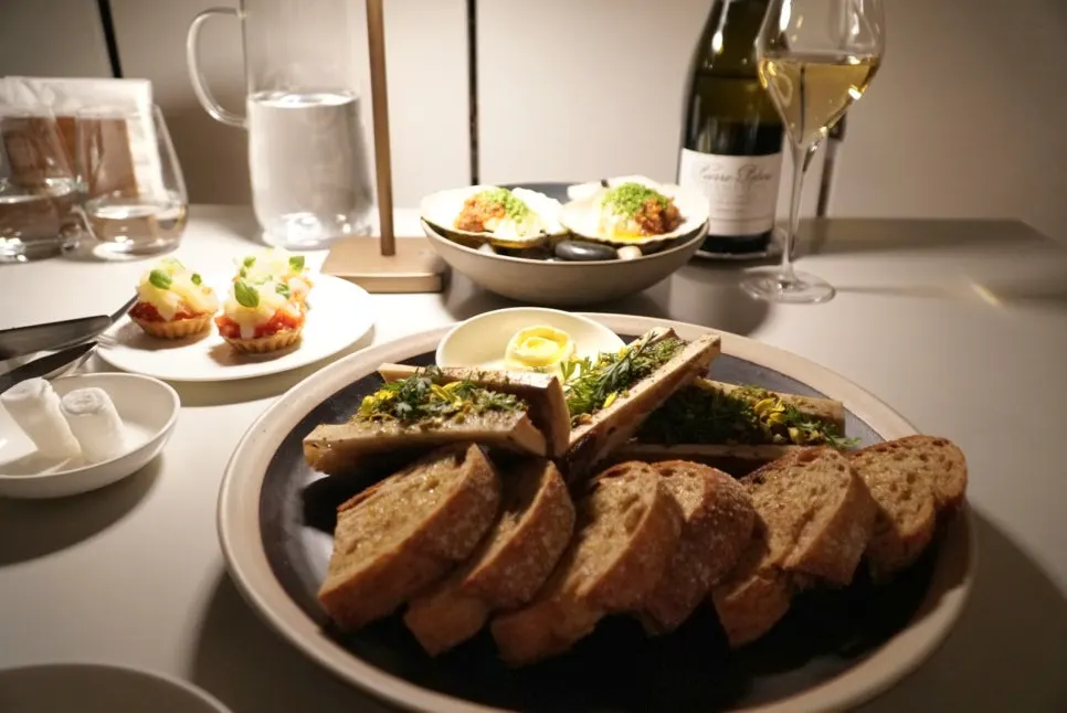 Visiting Geullodeu, a Sinsa-dong wine bar near Apgujeong
