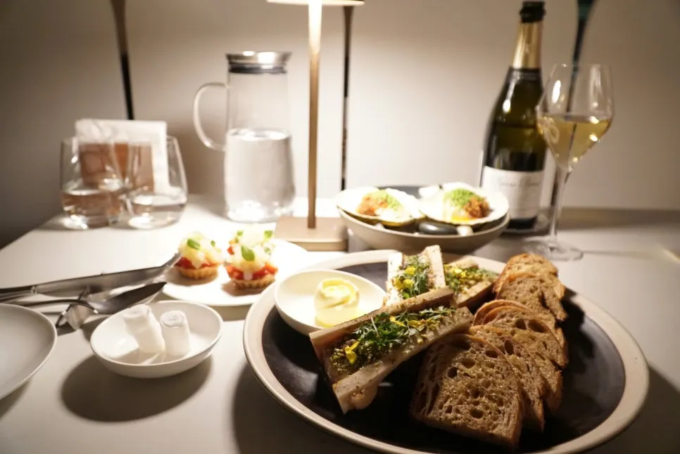 Korean beef bone marrow with white bread set