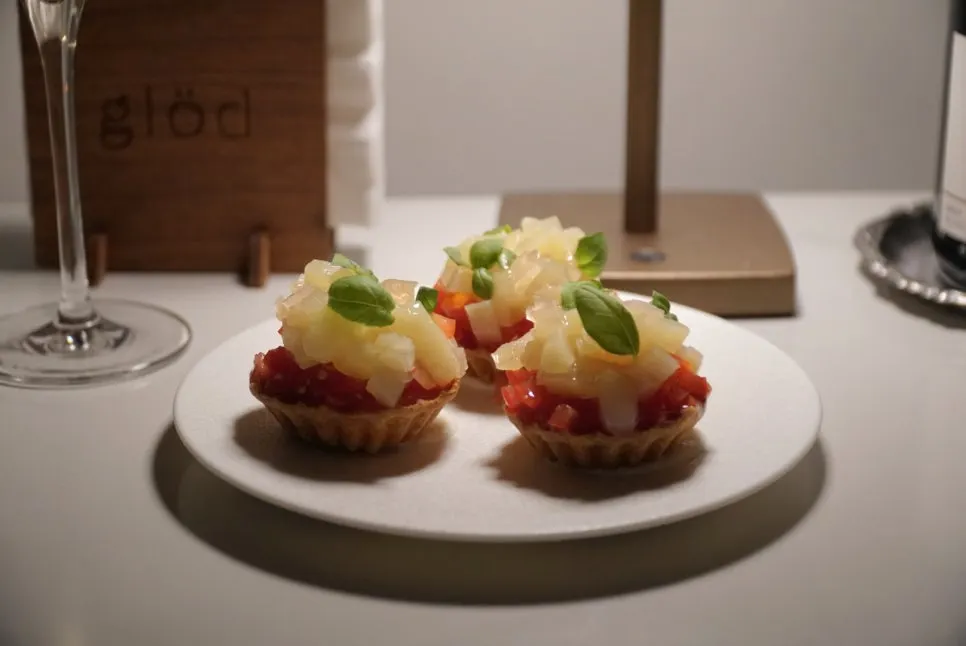 Seasonal tomato dish with mozzarella cream