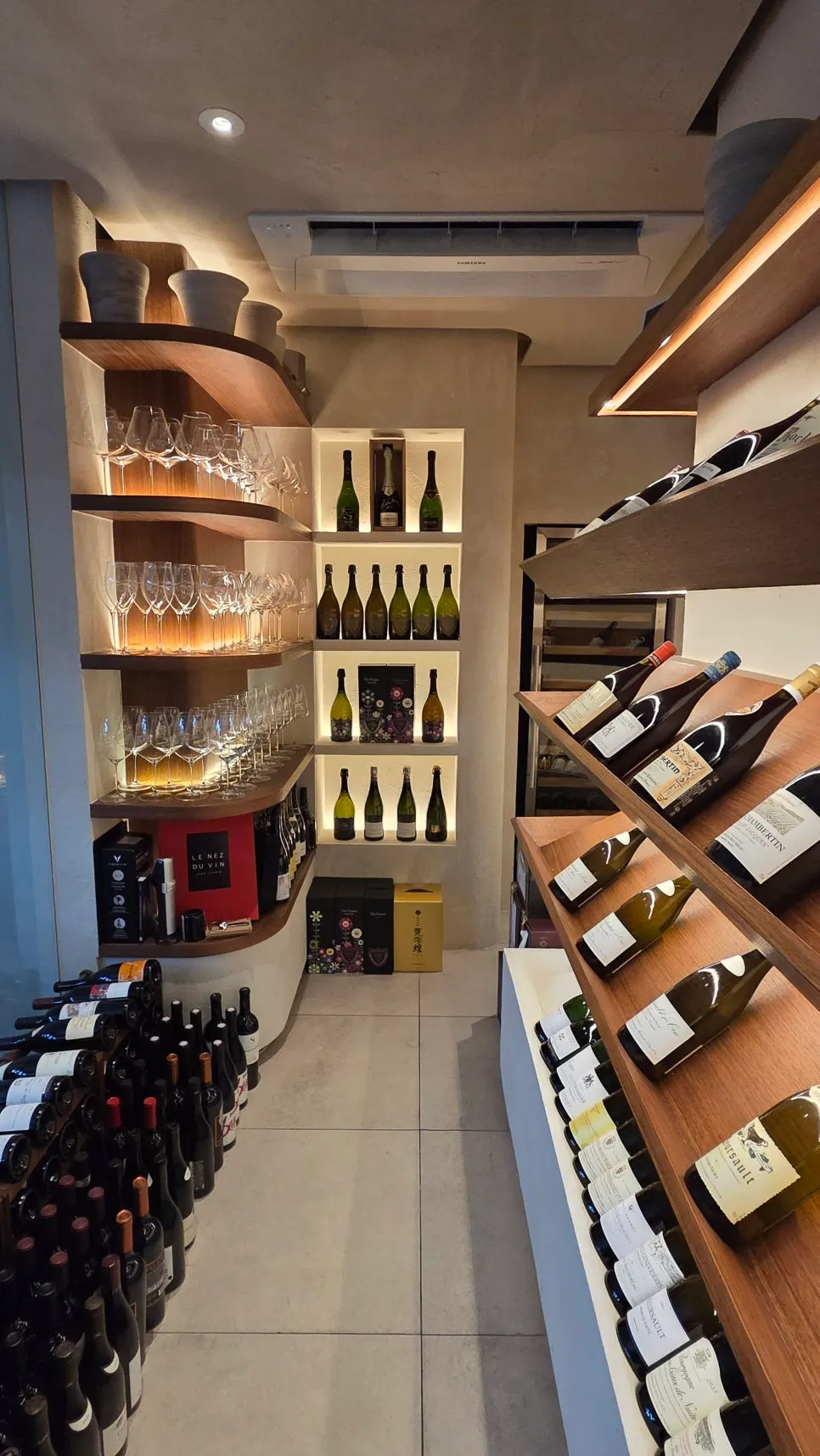 Evening atmosphere at Geullodeu, an Apgujeong wine bar