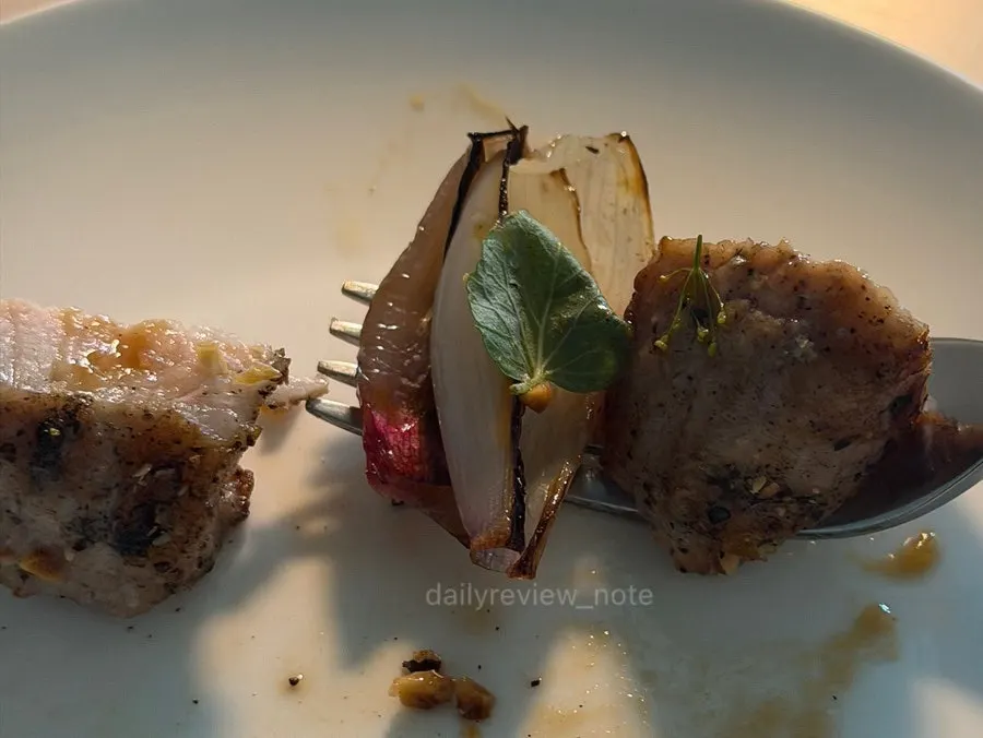 Cross-section of jjondeuksal served with sauce