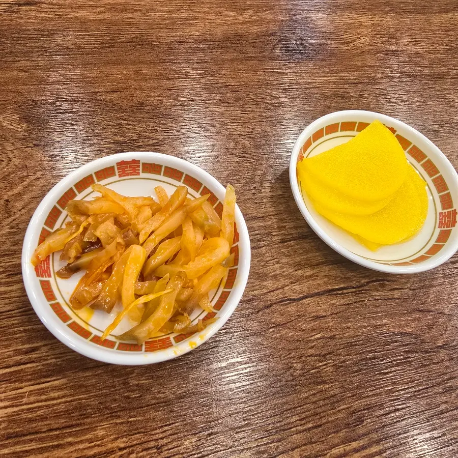 Two basic side dishes, pickled radish and jjacai