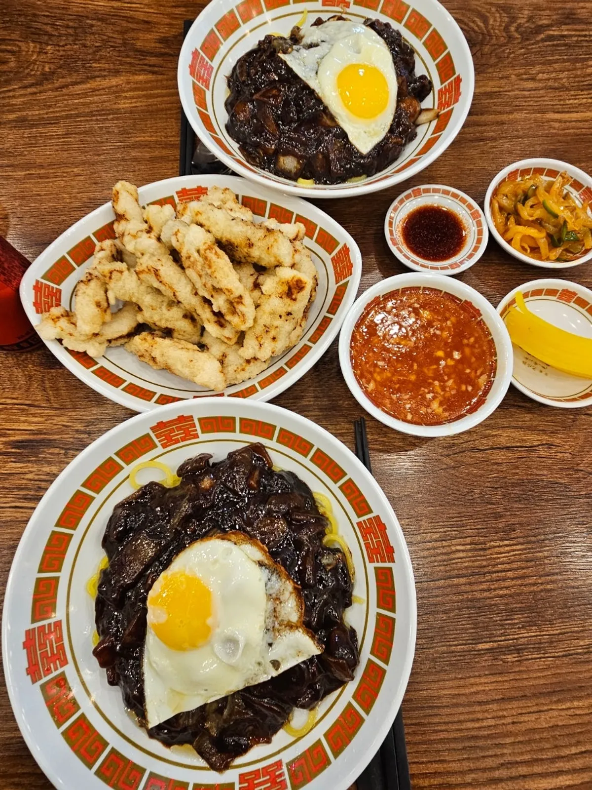 기본반찬과 공기밥을 담을 수 있는 셀프바