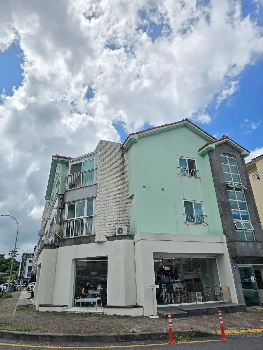 Monochrome-toned exterior of Gluttony Coffee