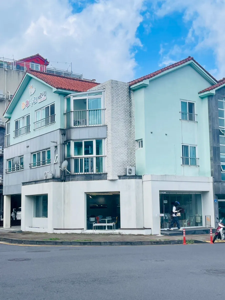 Mặt tiền Gluttony Coffee ở Ido 2-dong, Jeju-si