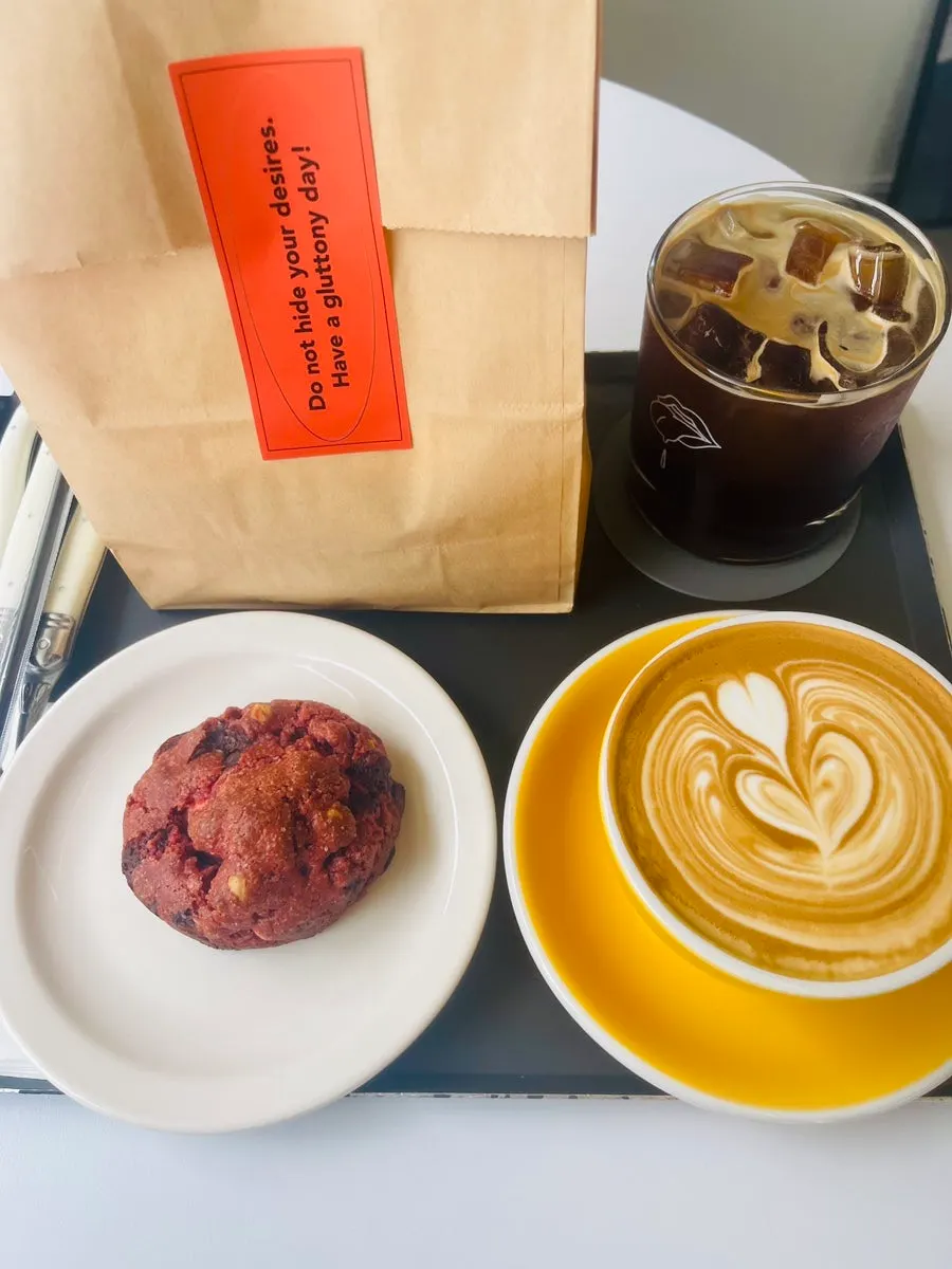 Cận cảnh levain cookie tại Gluttony Coffee