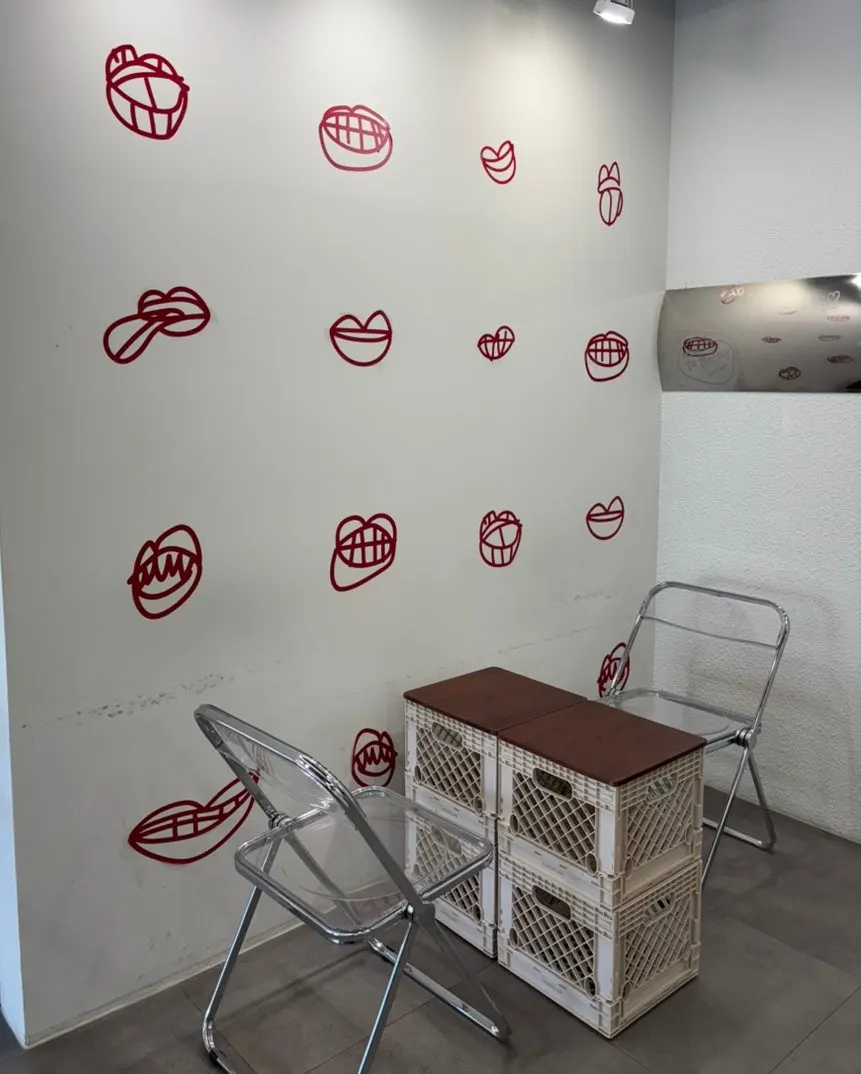 Lips mural photo spot at Gluttony Coffee