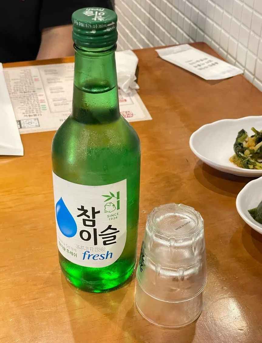 불판에 올린 모둠 고기