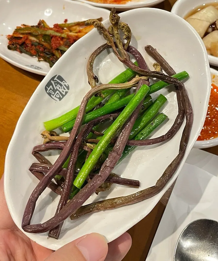노릇하게 익어가는 삼겹살