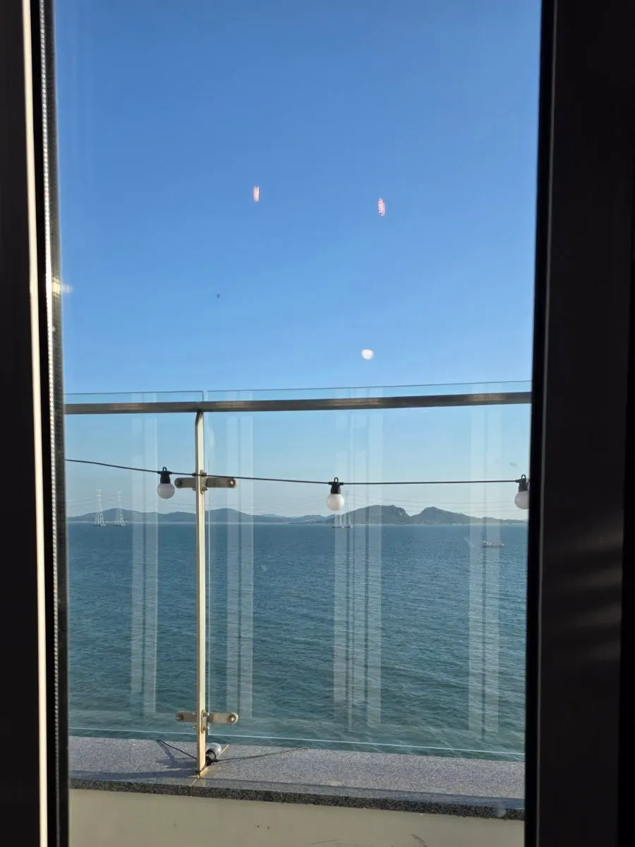 Ocean view of Geobukseom seen from the 3rd-floor window