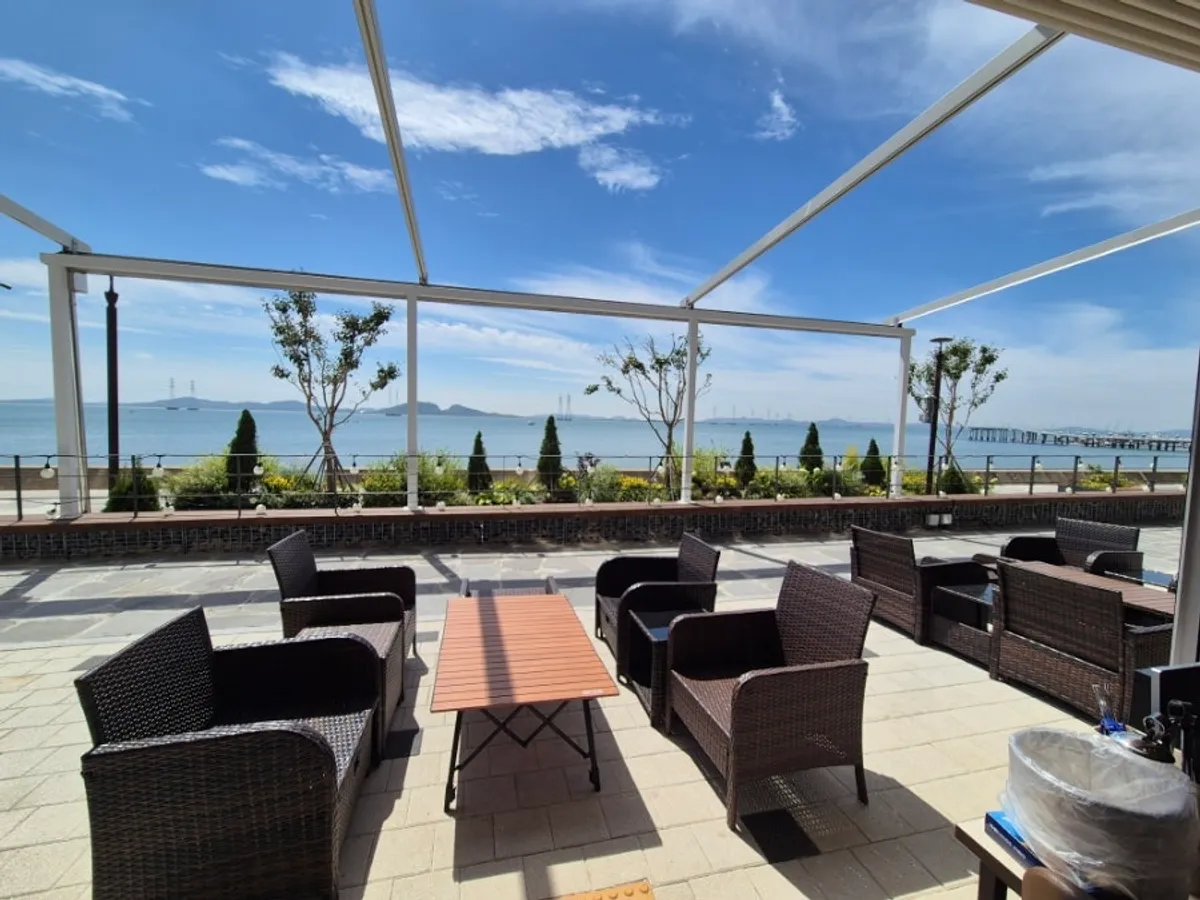 Wide-open view of the restaurant facing the Oido sea