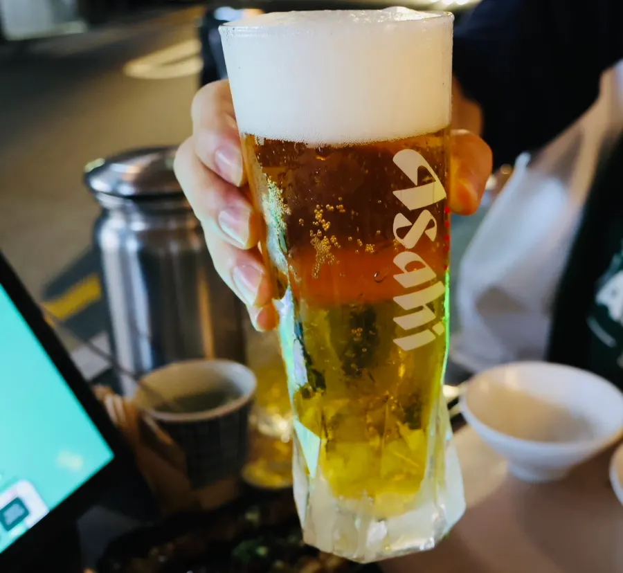 거품이 올라간 생맥주 한 잔