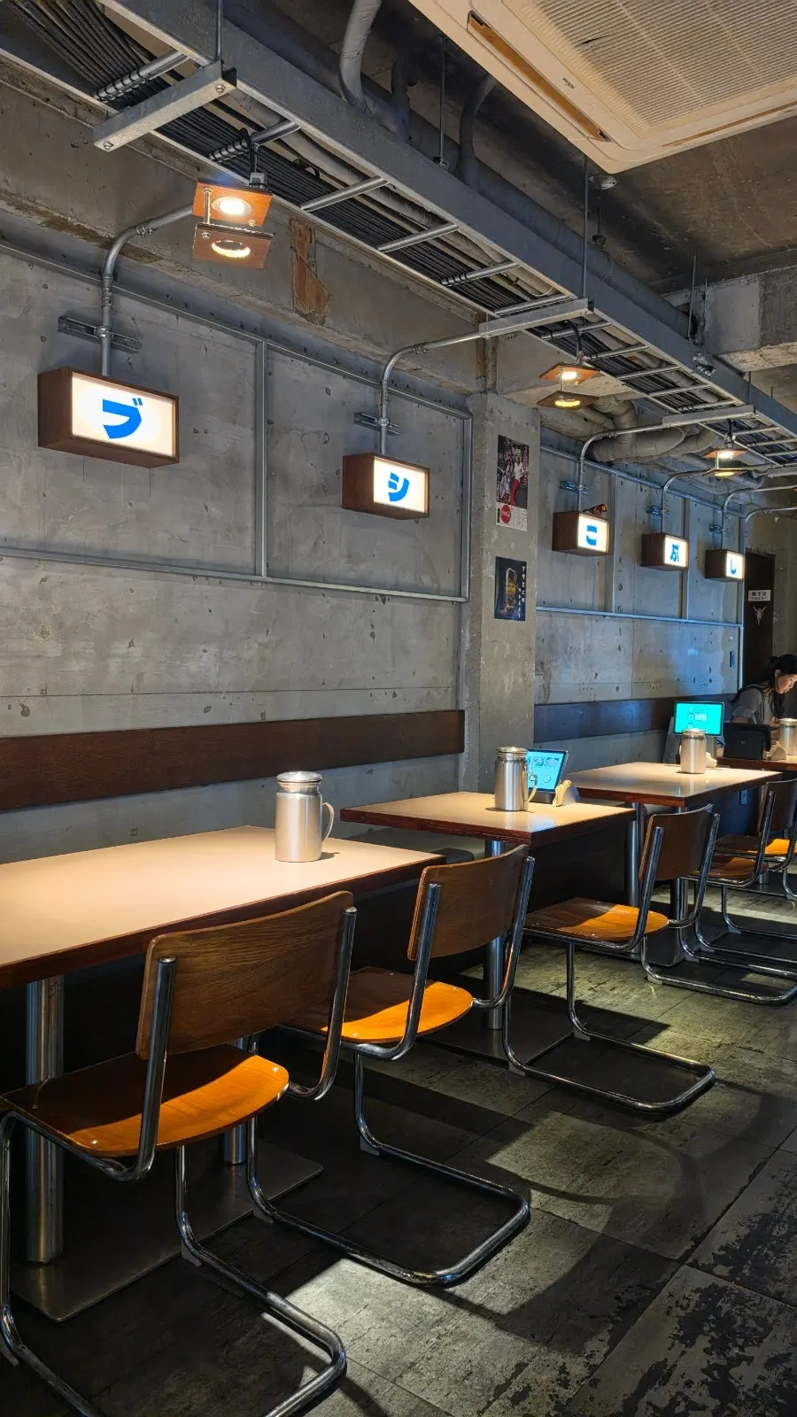 Seating at Gobusi Nonhyeon Branch suited for small gatherings
