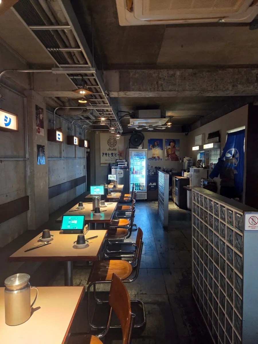 Inner seating for two facing each other at Gobusi Nonhyeon Branch