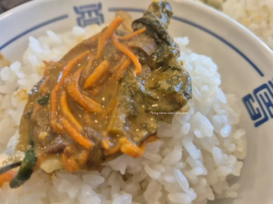 Loach soup bowl with the broth continually spooned out