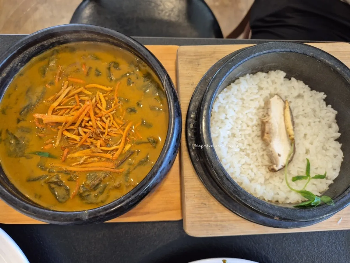 Sangol Chueojeong hot pot rice served alongside the loach soup