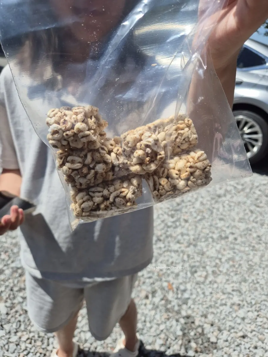 Savory scorched rice tea made by pouring hot water into the pot