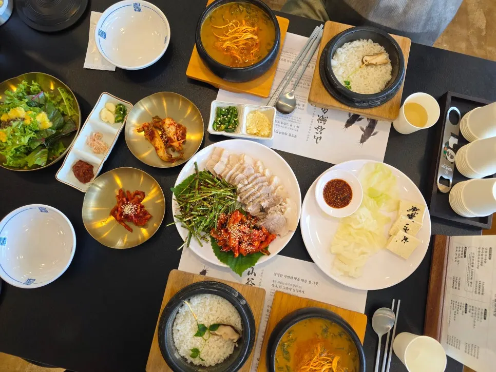 Full table spread with cordyceps loach soup for two, boiled pork, and pot rice