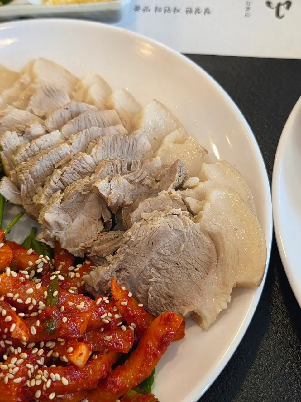 Small boiled pork plate with chive salad and dried radish
