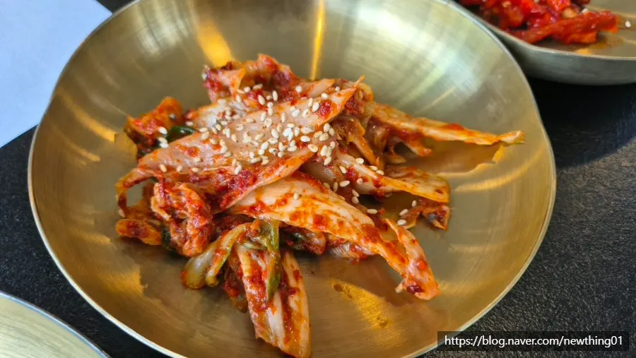 한정식 느낌의 반찬 세팅