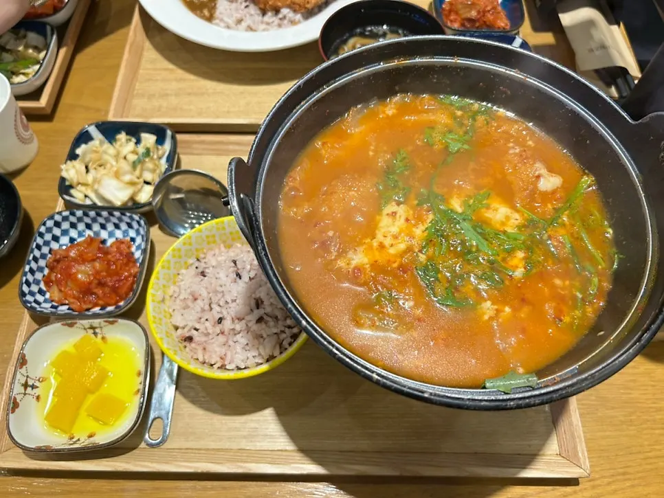A full serving of kimchi cheese katsu nabe