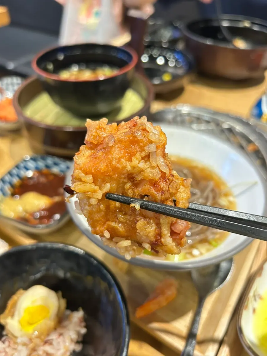 Soft-fried egg on top of the tendon