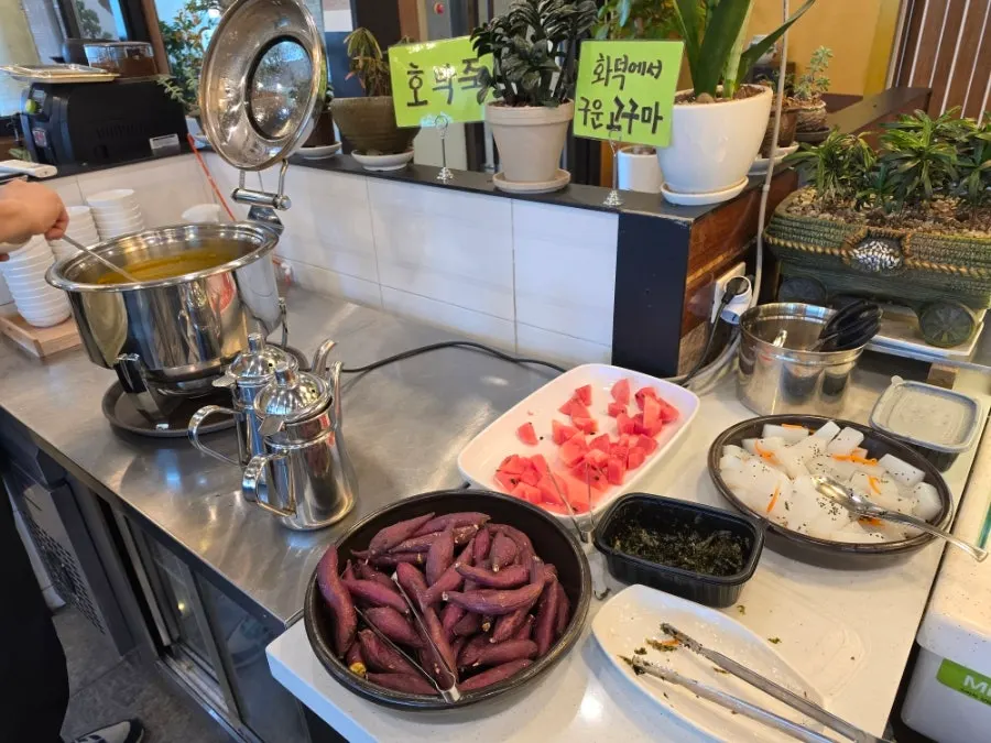 셀프바 반찬 구성