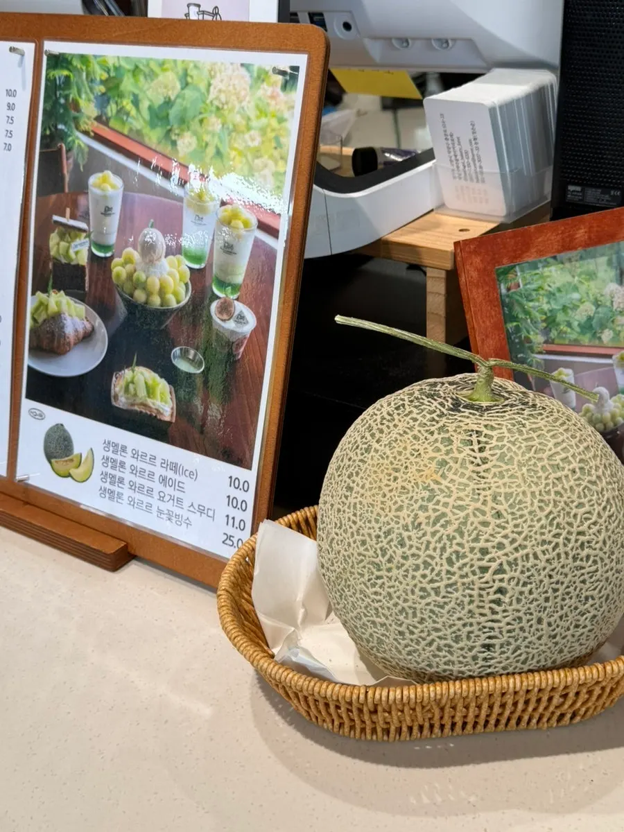 멜론 시즌 베이커리 메뉴
